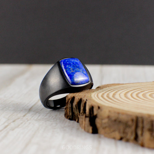 Modern black tungsten ring with a deep blue lapis lazuli stone, designed for men who appreciate refined craftsmanship.