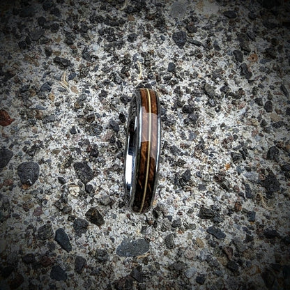 The Guitarist - Women's Guitar String Ring