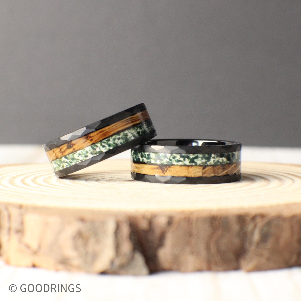 This rugged yet refined black tungsten ring pairs the warmth of charred whiskey barrel wood with the intricate veining of moss agate.