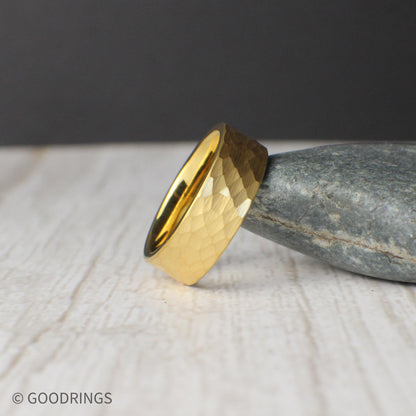 An 8mm hammered tungsten ring with a rich 18K gold plated surface, offering a perfect mix of simplicity and elegance. Ideal for weddings or everyday wear, this ring comes with a silicone band, ring sizer, and gift box. Durable tungsten ensures long-term wear, while the lifetime warranty and easy returns provide peace of mind for shoppers seeking style and reliability in one package.