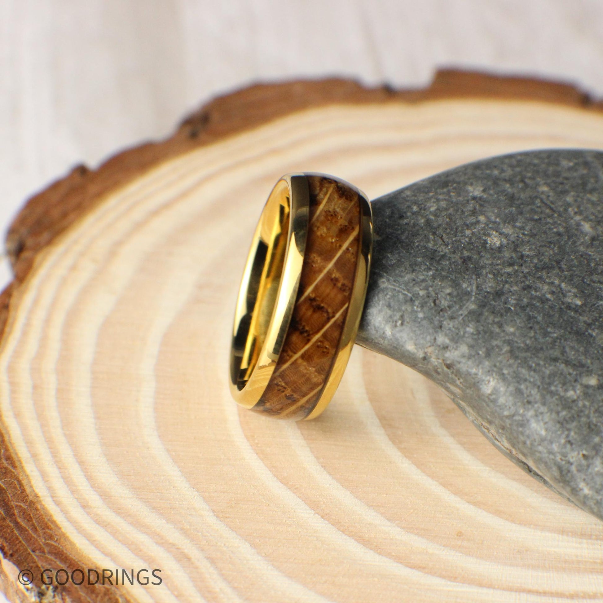 A men’s gold tungsten ring with authentic whiskey barrel wood inlay. The domed shape, comfort-fit interior, and polished edges create a rugged yet refined look, making this ring a meaningful choice for whiskey lovers and grooms alike.