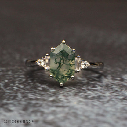 Moss agate ring close up to show details in stone
