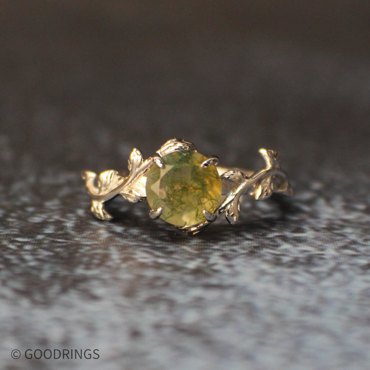 Lighter green color moss agate wedding ring for females