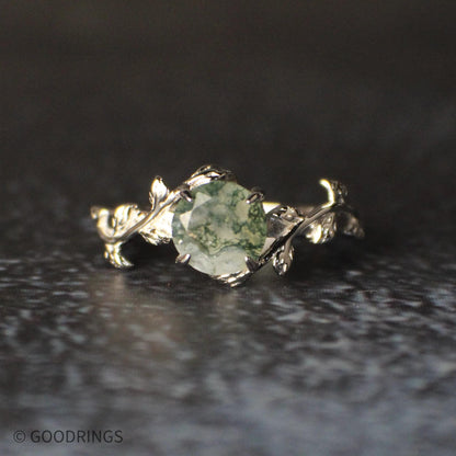 Moss Agate ring with white gemstone and green moss agate lines.