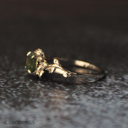 Side view of female moss agate wedding ring