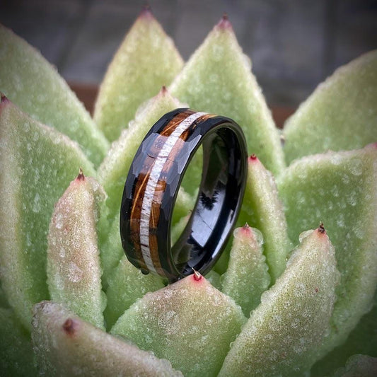 vertical view of antler ring with burnt whiskey barrel in a hammered black tungsten core