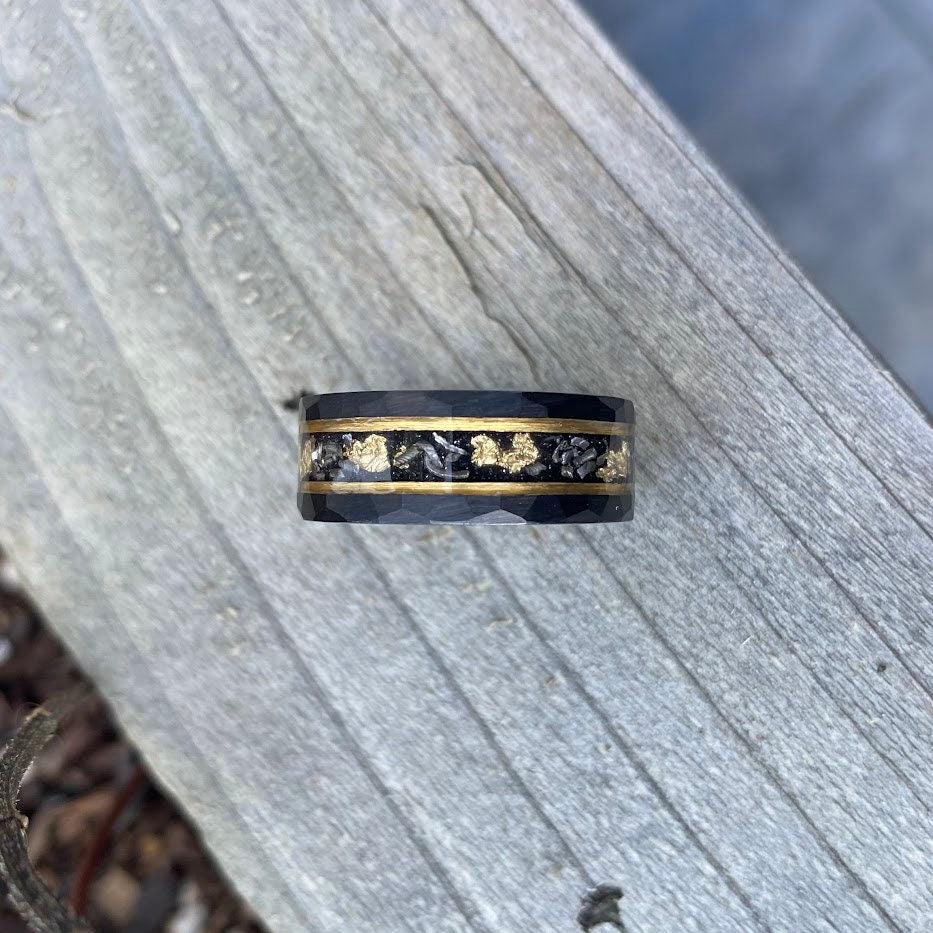Meteorite and Gold Leaf Hammered Wedding Ring, Space ring, Meteorite ring, Men's ring, Gold ring, Hammered Wedding Ring, Unique wedding band