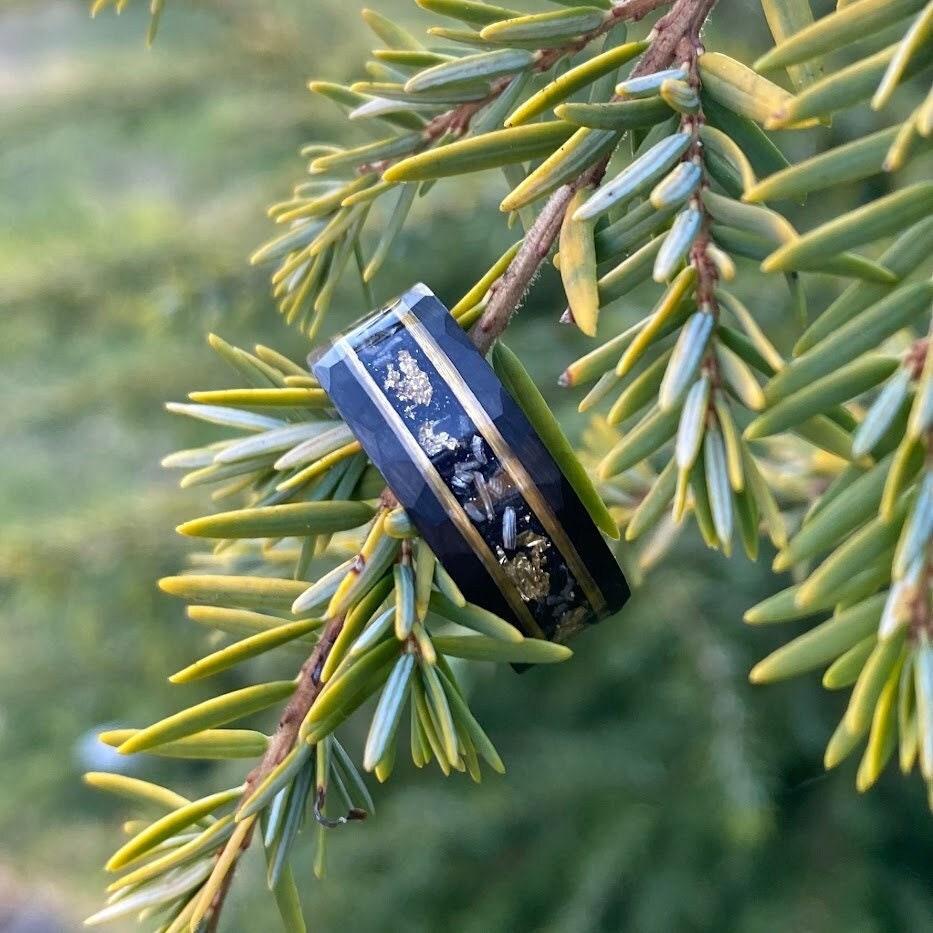 Gold and Meteorite Men&#39;s Wedding Band in a hammered Tungsten Core