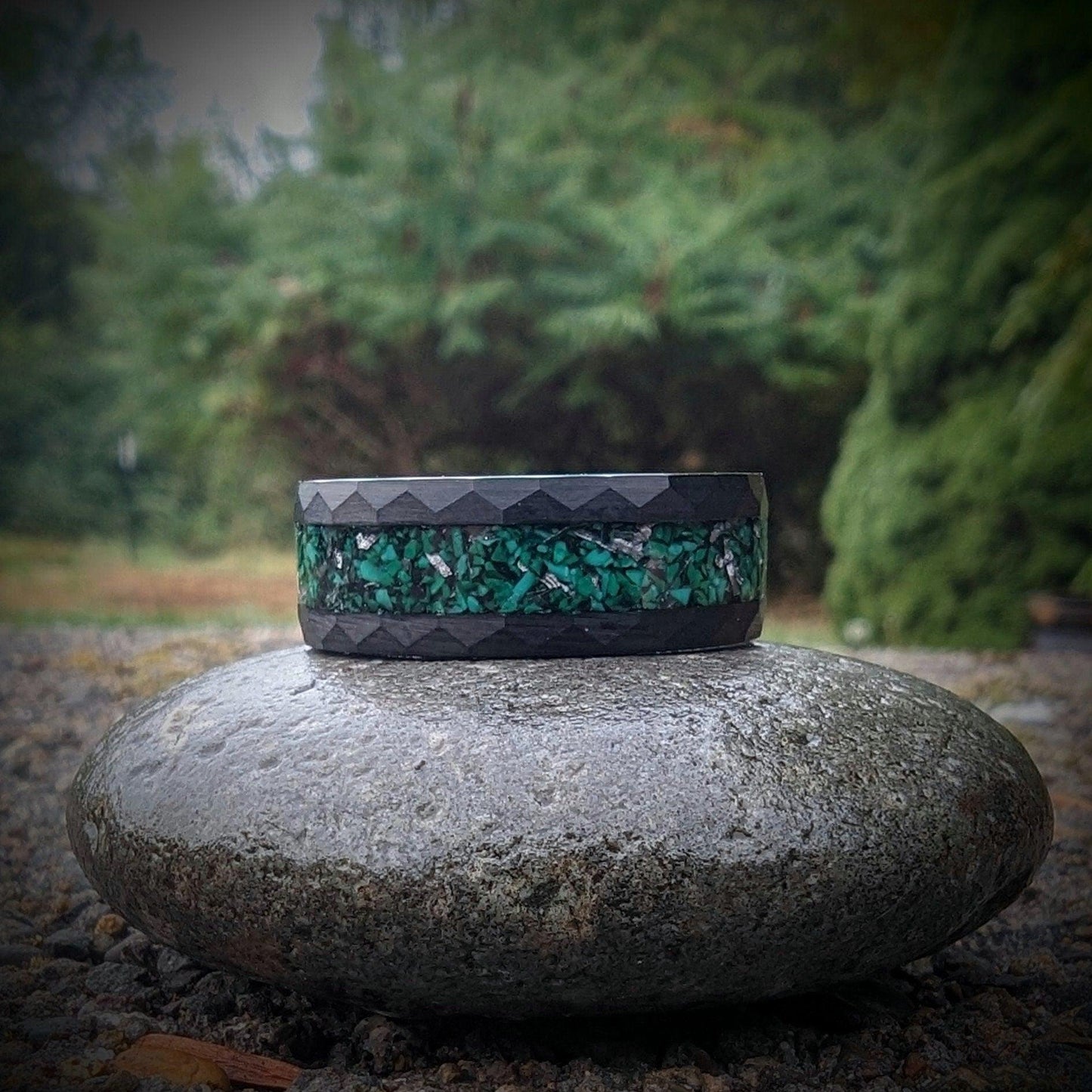 Malachite ring with meteorite shavings in a black tungsten hammered core